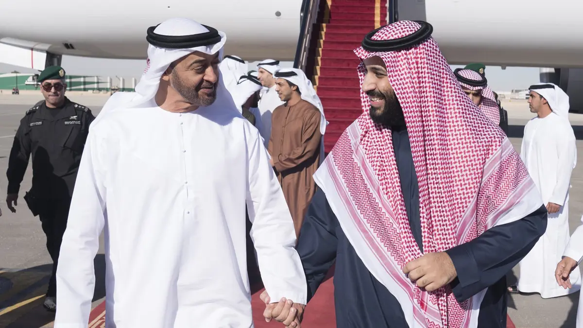 بالفيديو..محمد بن سلمان ومحمد بن زايد يفاجئان المتواجدين بأحد المطاعم في الرياض‎