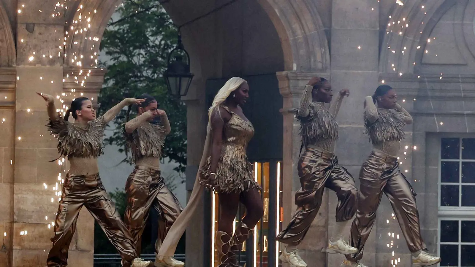 ما سر الجدل حول مشاركة آيا ناكامورا في افتتاح أولمبياد باريس؟