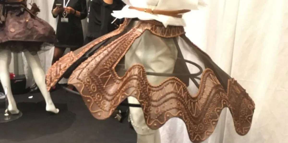 بالفيديو.. عرض أزياء من "الشوكولا" في باريس