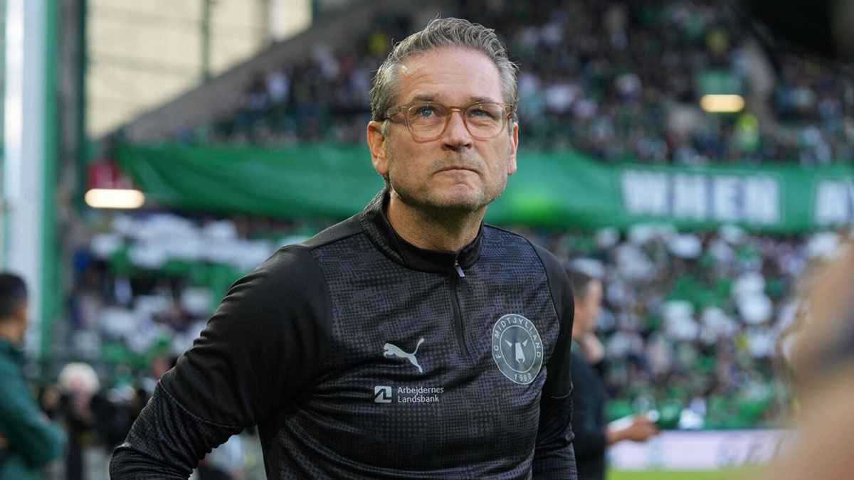 يعرف إمام عاشور جيدا.. الأهلي المصري يقترب من مدربه الجديد