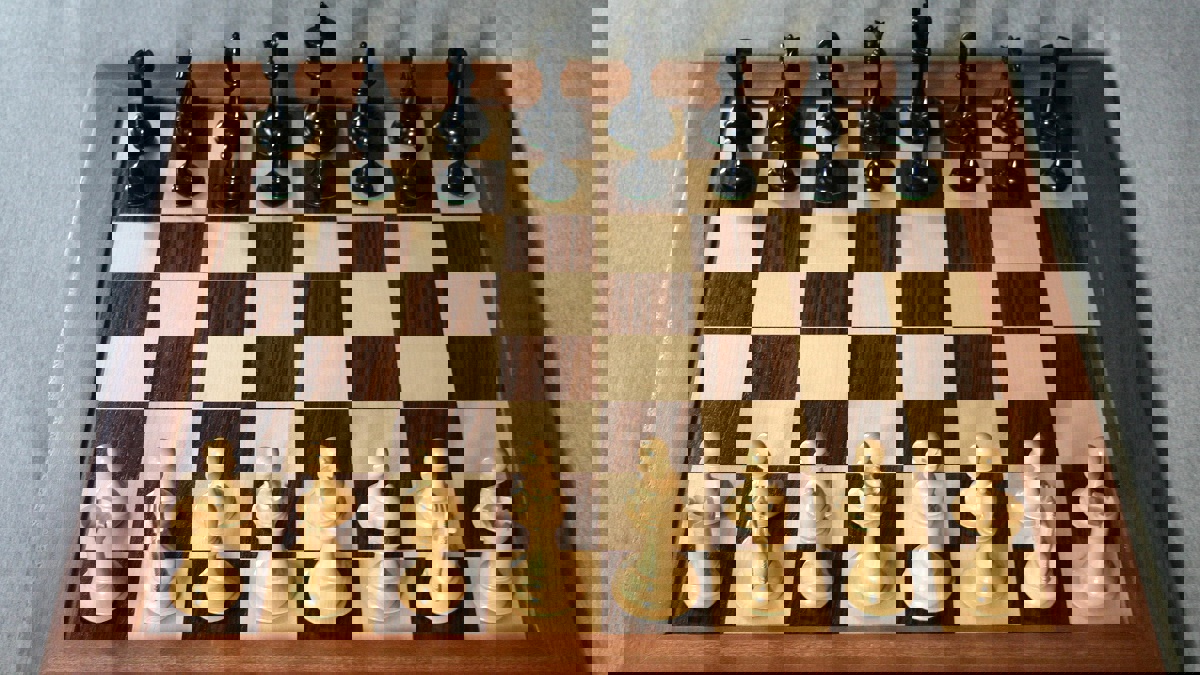 بيع قطعة شطرنج أثرية بأكثر من مليون دولار (صور)