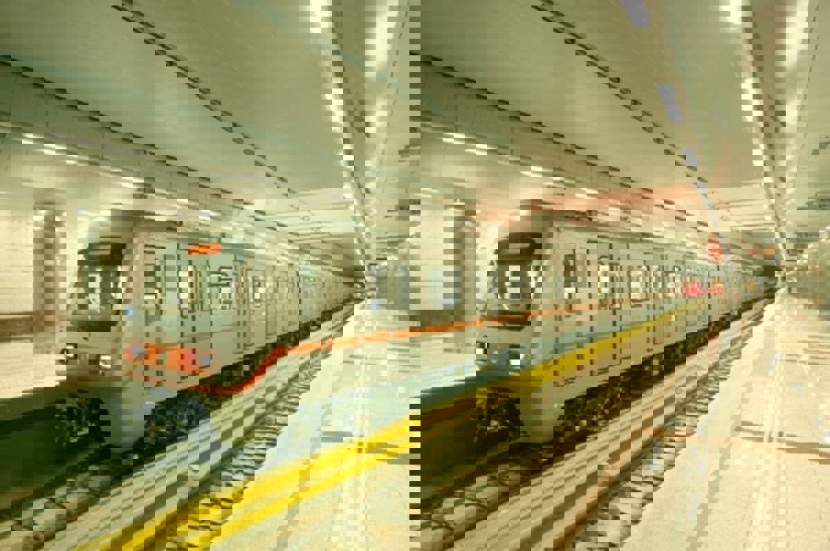 النساء في السعودية دون مرافقين في مترو الرياض