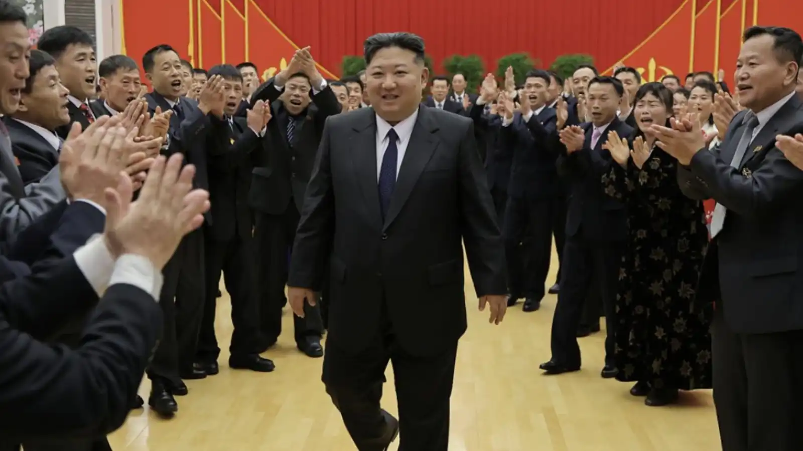 برفقة ابنته.. زعيم كوريا الشمالية يحضر احتفالات رأس السنة (صور)