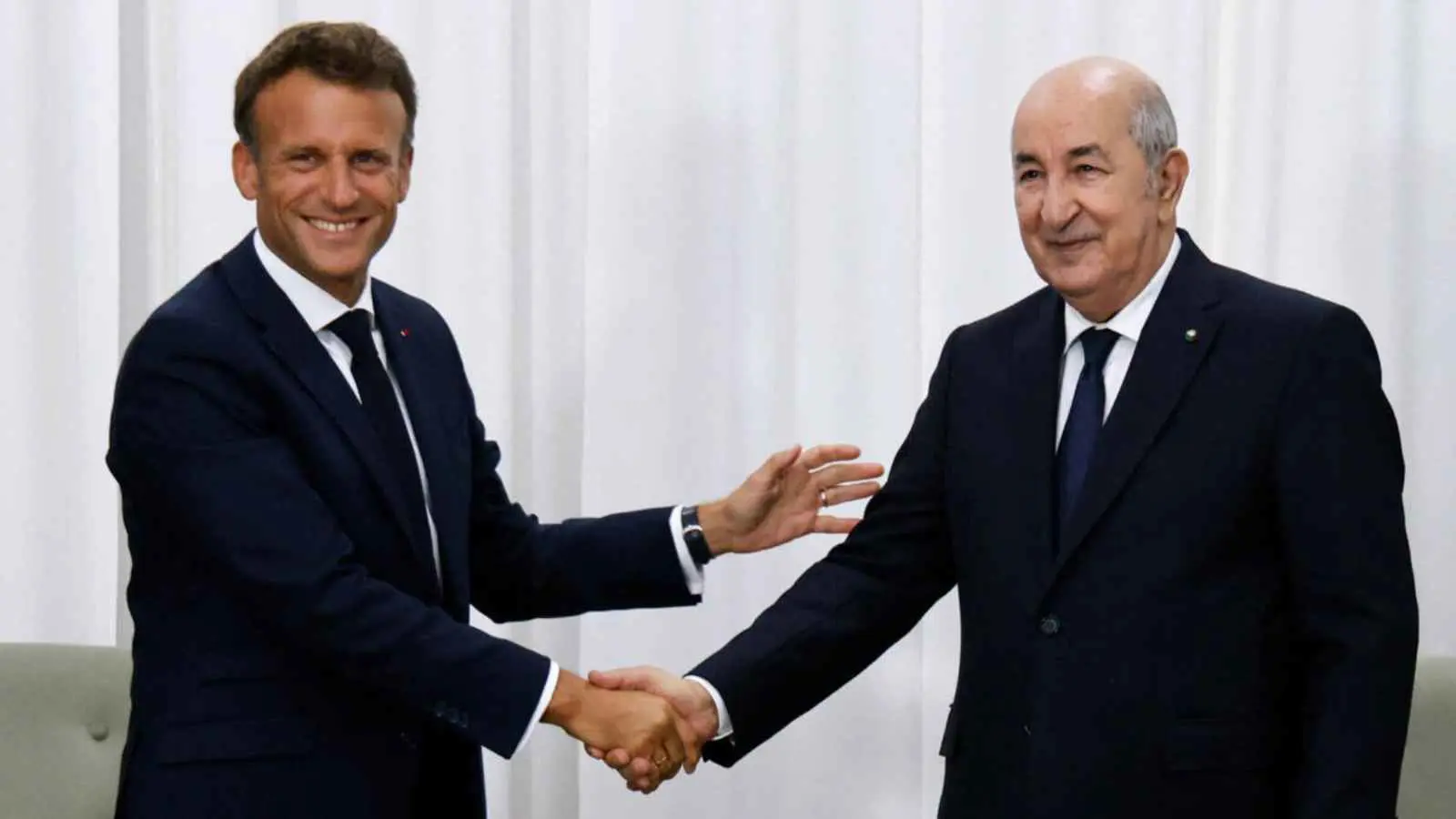 ماكرون يهنئ تبون: الحوار بين بلدينا ضروري