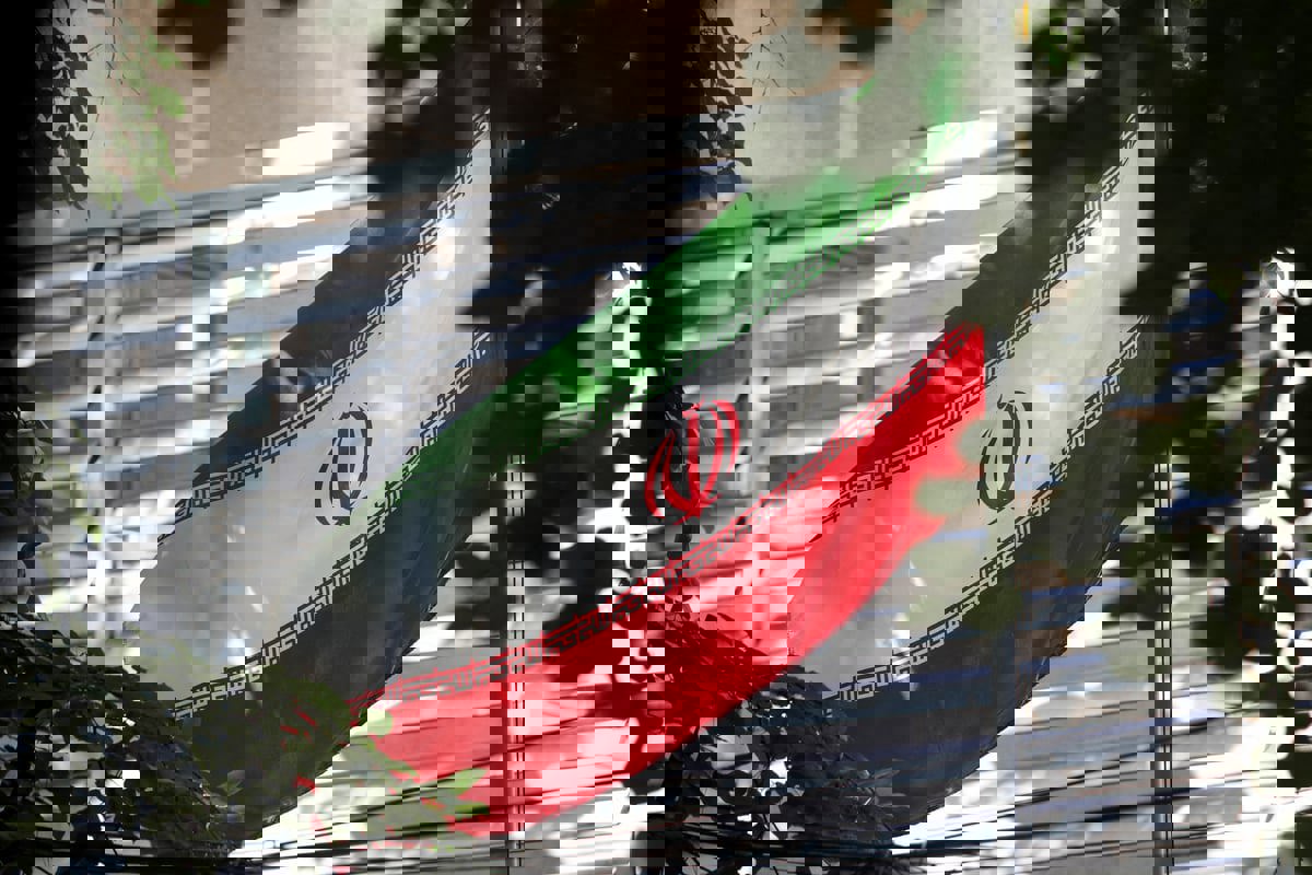 إيران تدعو مواطنيها لتخزين المواد الغذائية.. وبوادر أزمة وقود (فيديو) 