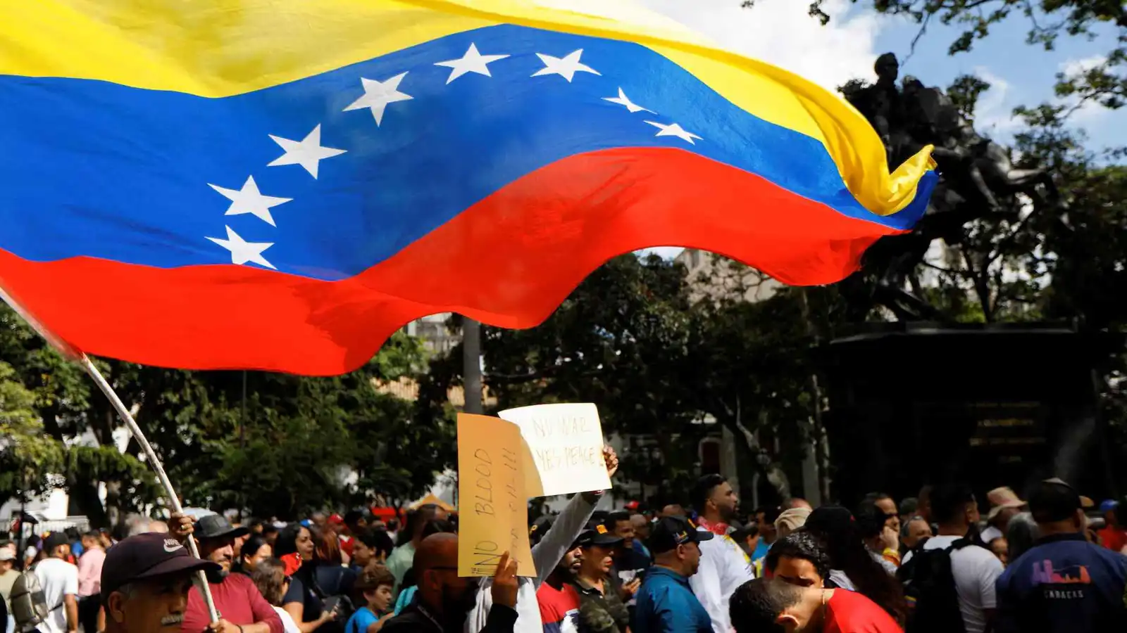 أمريكا تحذر من السفر إلى فنزويلا وتطالب رعاياها بالمغادرة فوراً