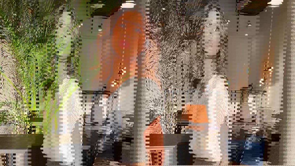 ليلى عبد الله تتصدر الترند بعد ظهورها بصور رومانسية مع جو جوناس 