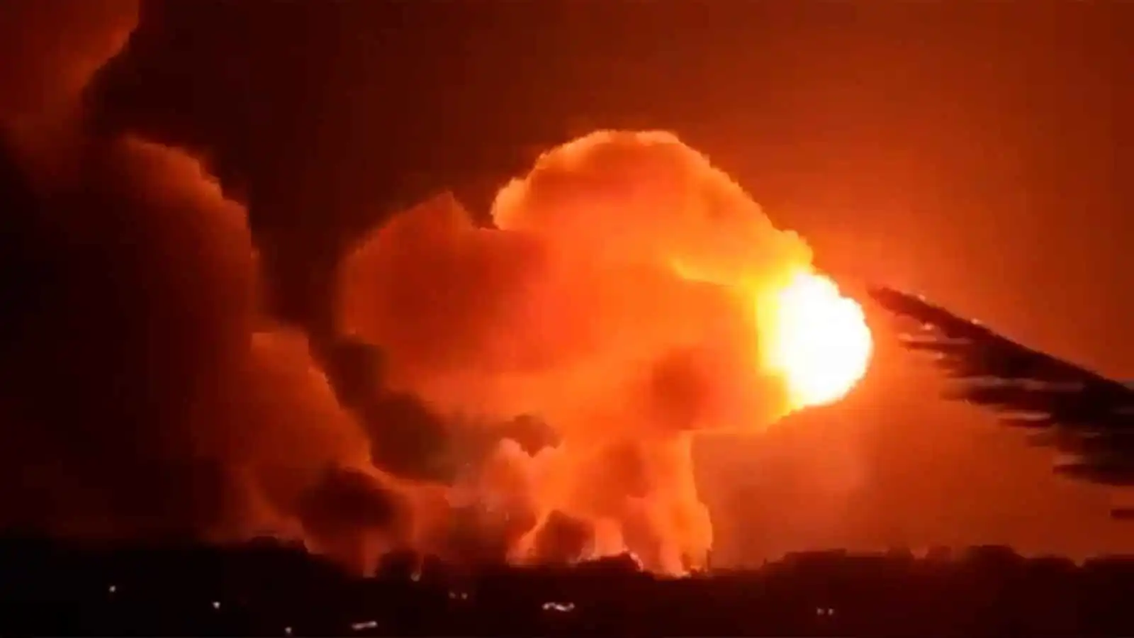 قنابل خارقة للتحصينات تهز إيران.. ماذا حدث في أصفهان؟ (فيديو إرم)