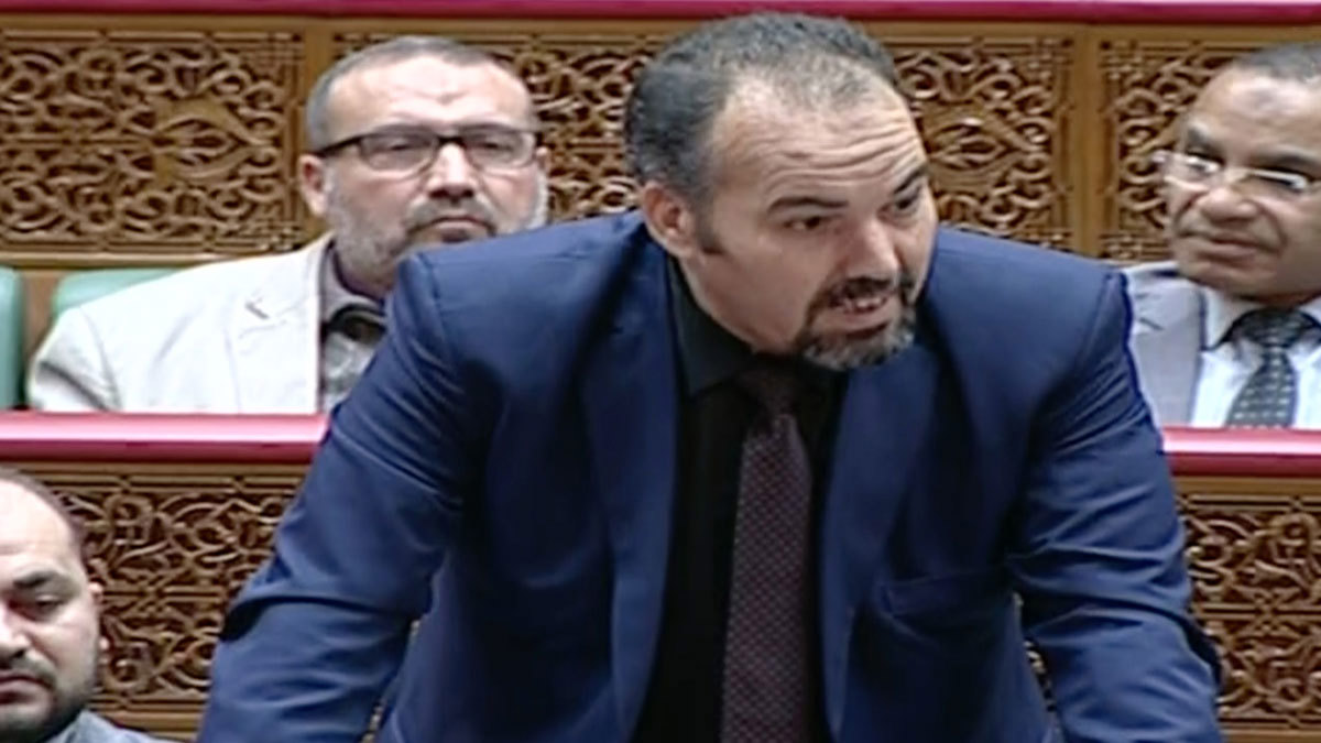 يستعد لتجنيس أبنائه في كندا.. الانتقادات تلاحق برلمانيًا "إخوانيًا" هاجم لبس متطوعات بالمغرب