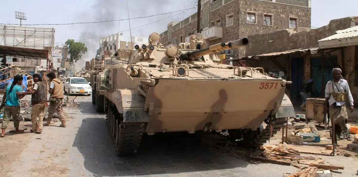 بمشاركة التحالف العربي.. الجيش اليمني يشن حملة ضد مواقعَ للقاعدة