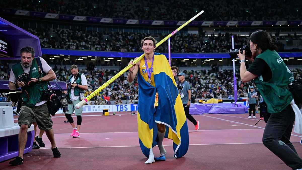 السويدي موندو دوبلانتيس يحطم الرقم القياسي للقفز بالزانة