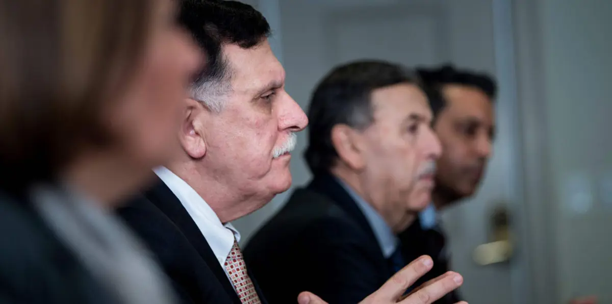 السراج يطالب بريطانيا بدعم "رفع جزئي" لحظر السلاح الموجه لليبيا