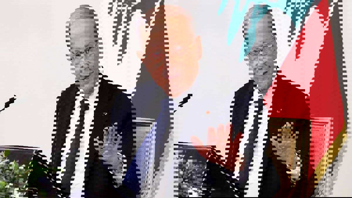 الرئيس اللبناني يرفض انتخابات مارس وسط الانهيار الاقتصادي