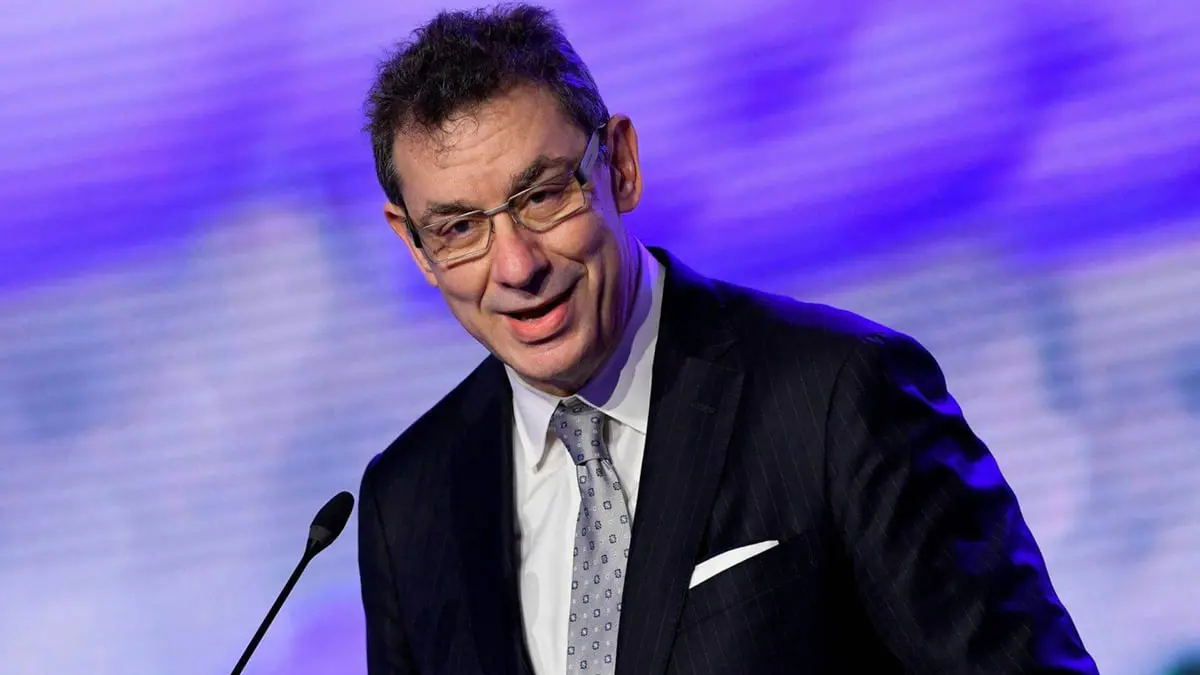 رئيس فايزر: التطعيم ضد كورونا سنويا أفضل من الجرعات التنشيطية