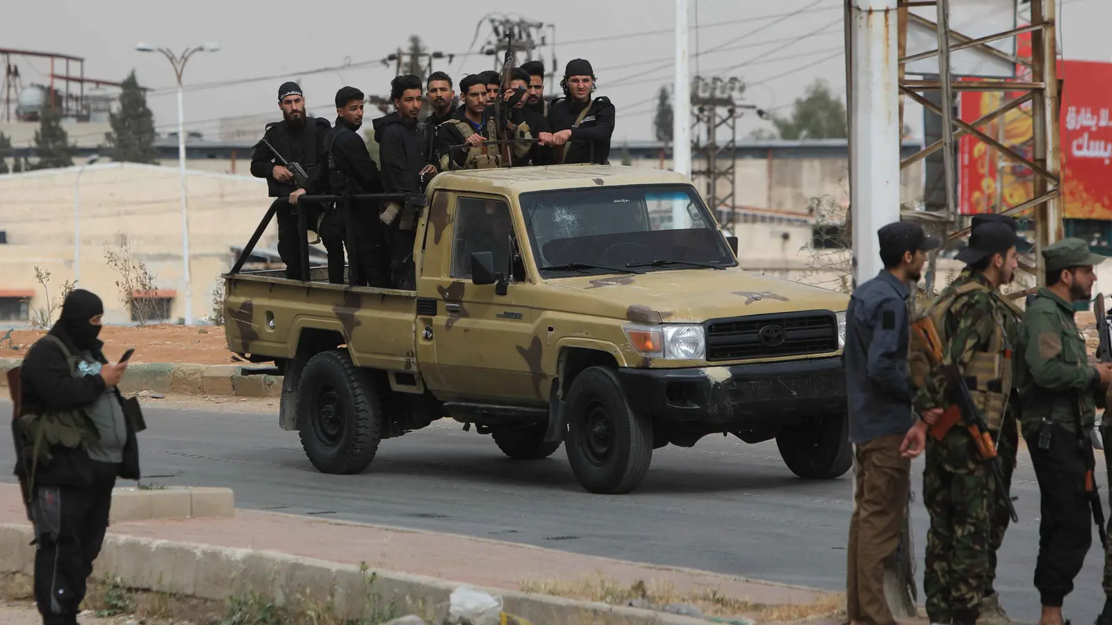 سوريا.. اعتقال عنصرين من الحرس الثوري الإيراني في دير الزور