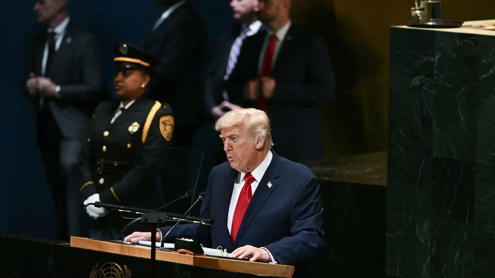 ترامب يُنذر حماس: أفرجوا عن جميع الرهائن فورا