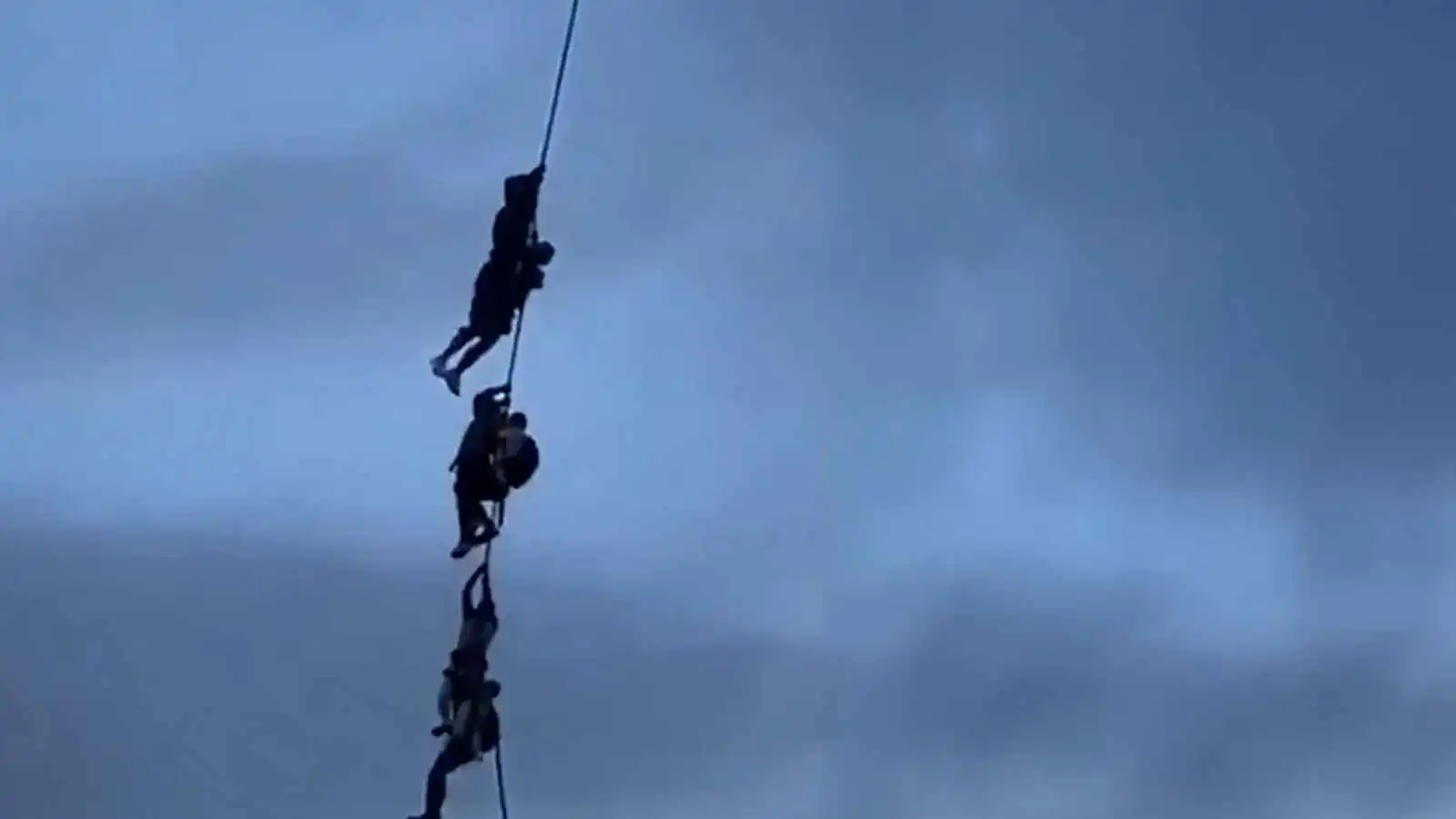 هروب مسؤولين في نيبال