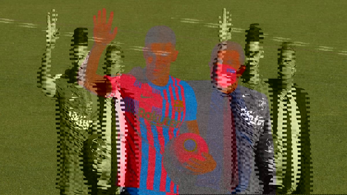 برشلونة يعلن إصابة فيران توريس وبيدري بفيروس كورونا