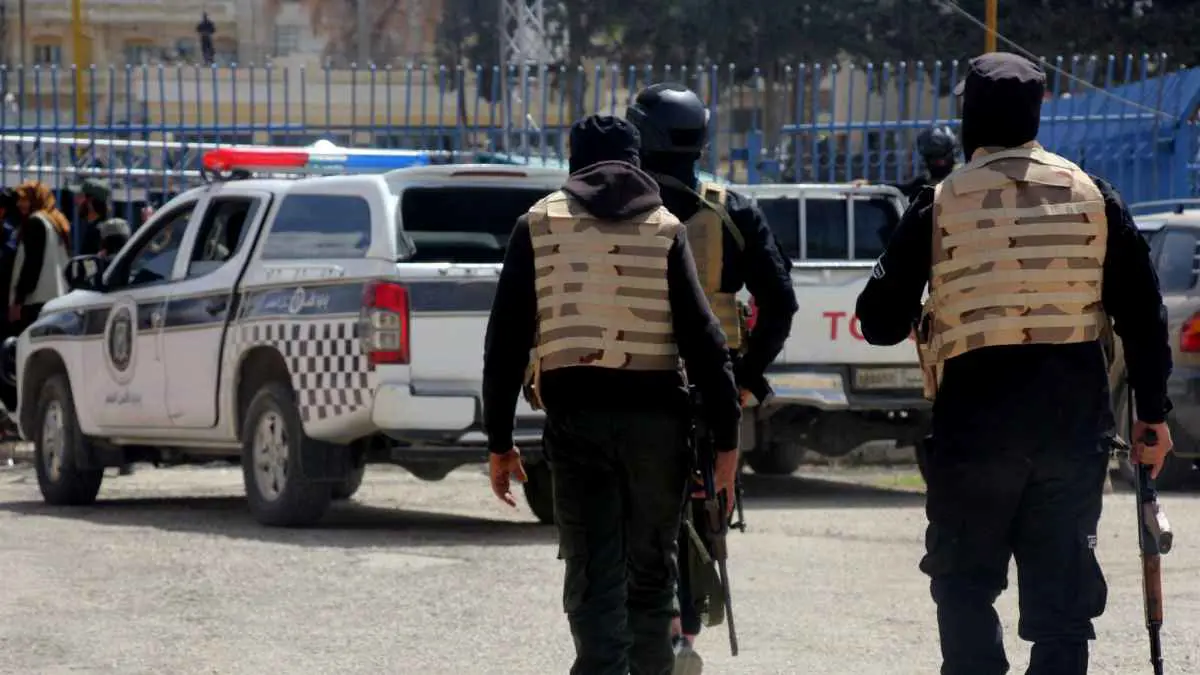 عناصر "أمنية" تقتحم قرية علوية في حمص السورية (صور)