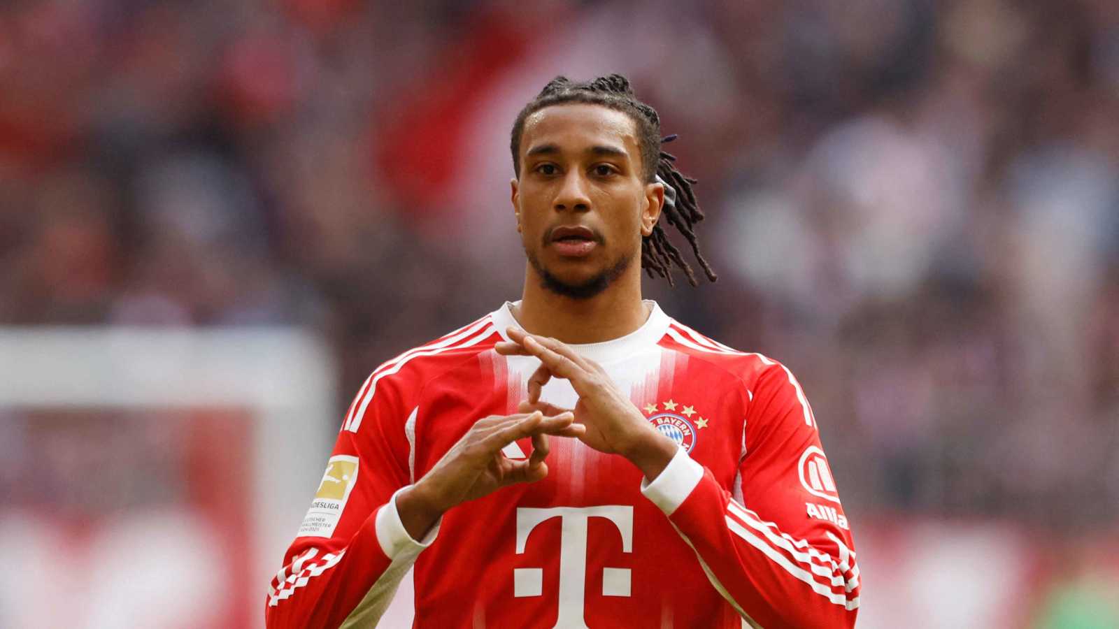 أحذية بنفس ألوان القمصان.. أناقة أوليس تلفت الانتباه (صور) 