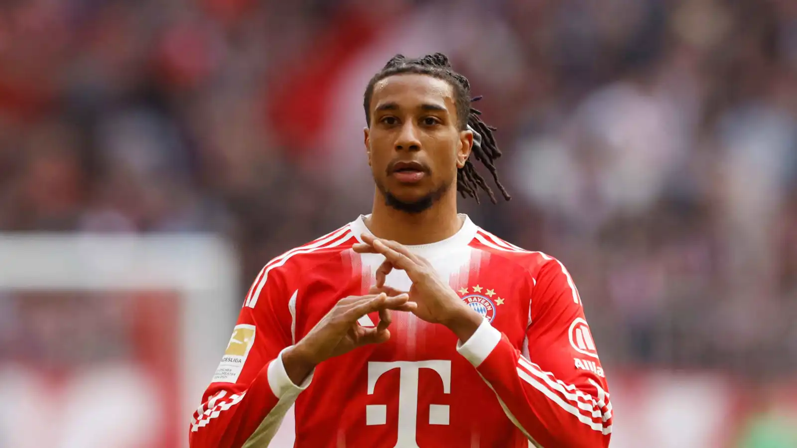 أحذية بنفس ألوان القمصان.. أناقة أوليس تلفت الانتباه (صور)