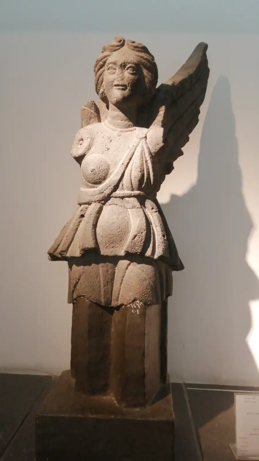 من القطع الأثرية في المتحف الوطني بدمشق