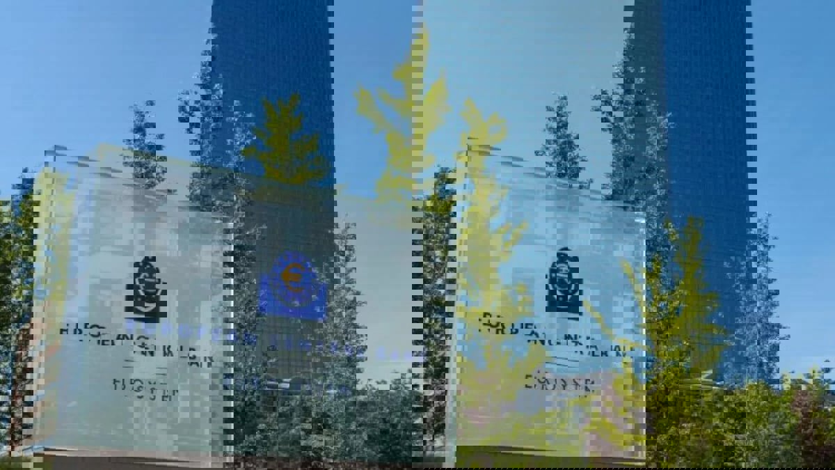 بعد رفع الفائدة.. اليورو عند أعلى مستوى في 15 عاما أمام الين