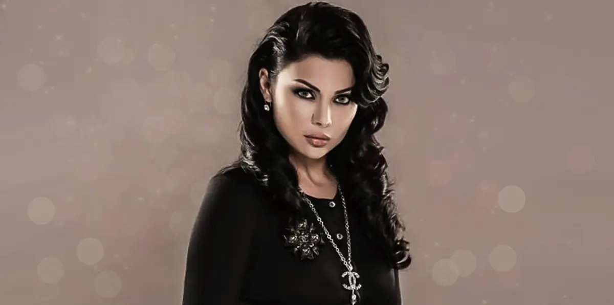 هيفاء وهبي في إطلالة غريبة.. بمن شبهها الساخرون؟ 