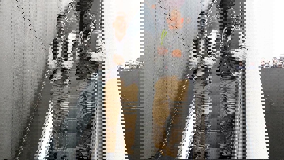 على رأسهم ميسي.. لاعبو برشلونة يرتدون زيًا غريبًا قبل موقعة أتلتيكو مدريد (شاهد)