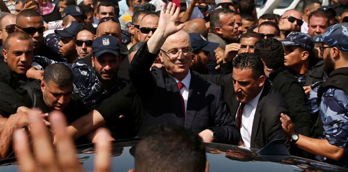 رئيس الحكومة الفلسطينية بعد وصوله لغزة: لا رجوع عن المصالحة