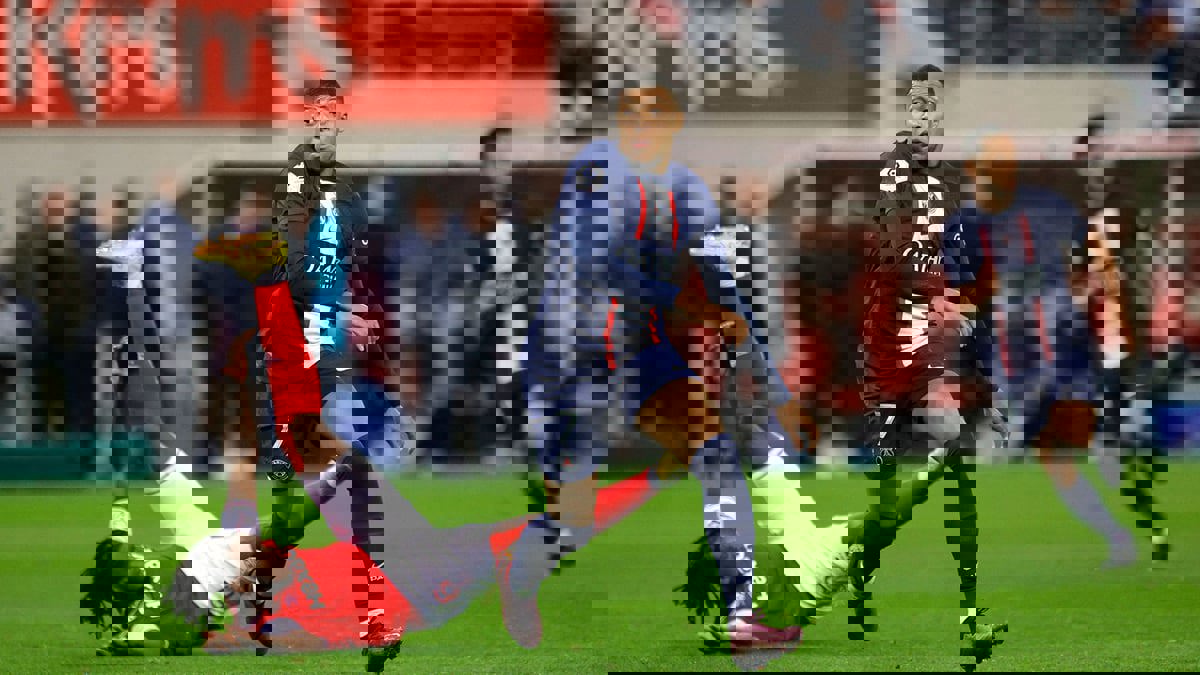 مبابي يوجه انتقادا لمدربه غالتييه بسبب مركزه في باريس سان جيرمان