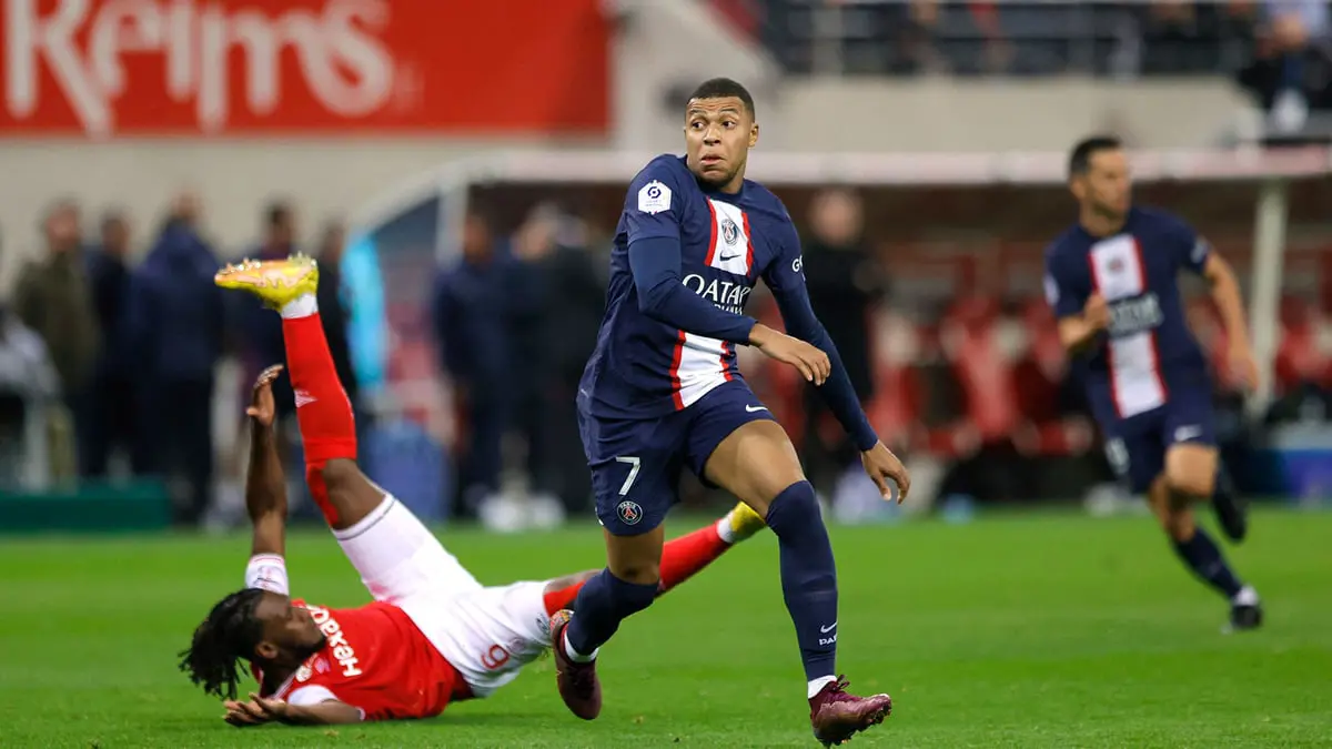 مبابي يوجه انتقادا لمدربه غالتييه بسبب مركزه في باريس سان جيرمان