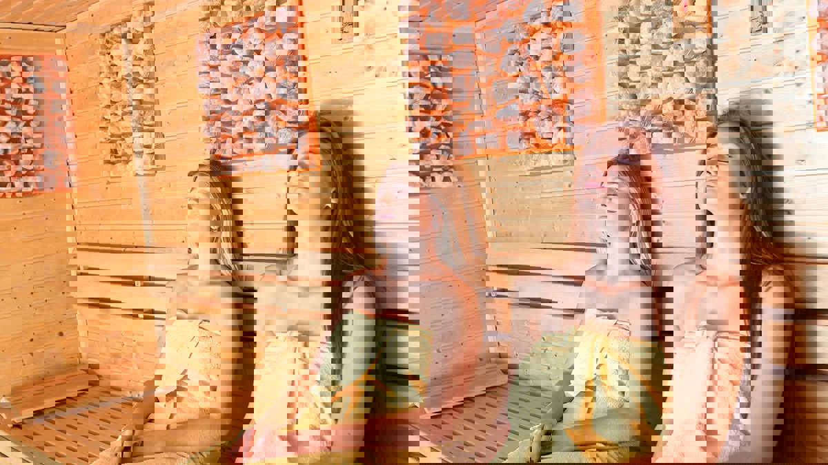 رغم فوائدها.. احذر من مشاكل صحية لا تتوقعها في الساونا والمسابح