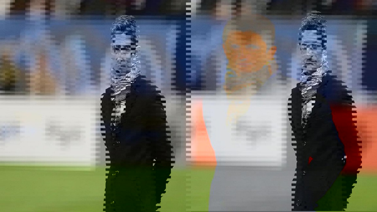 تخفيض كبير في راتب رازفان لوتشيسكو مدرب نادي الهلال السعودي.. تعرف إلى القيمة