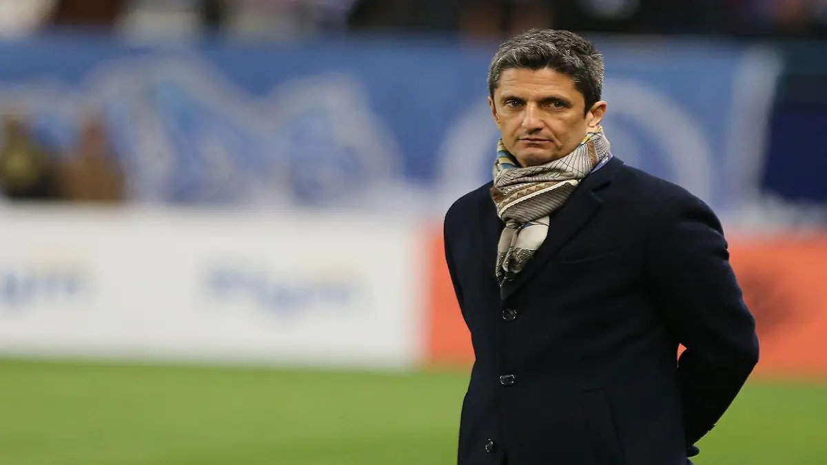 تخفيض كبير في راتب رازفان لوتشيسكو مدرب نادي الهلال السعودي.. تعرف إلى القيمة