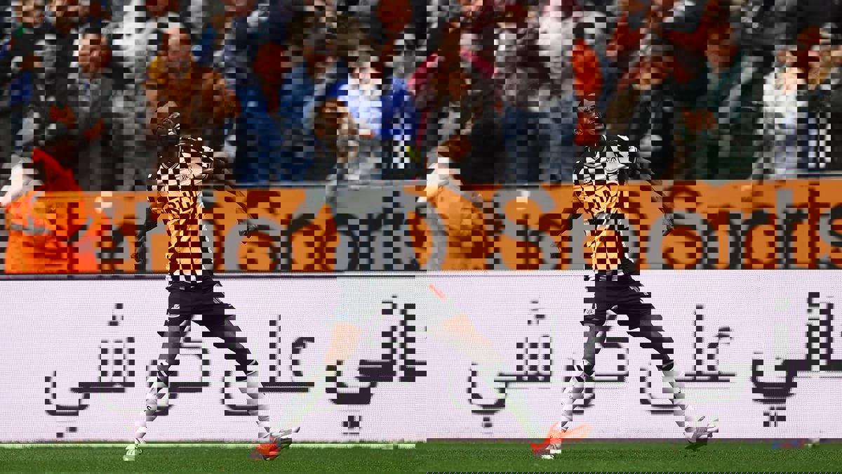 ترتيب هدافي الدوري الإنجليزي.. إيزاك يتساوى مع صلاح