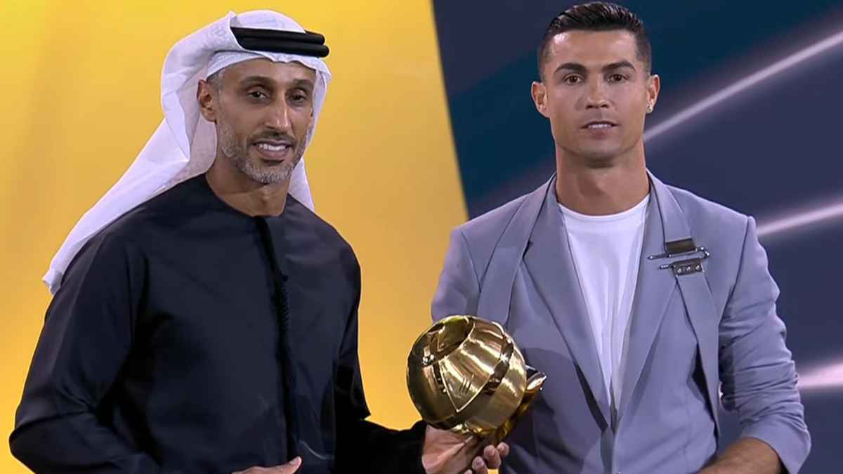 كريستيانو رونالدو يفوز بجائزة غلوب سوكر لأفضل لاعب في الشرق الأوسط (فيديو)