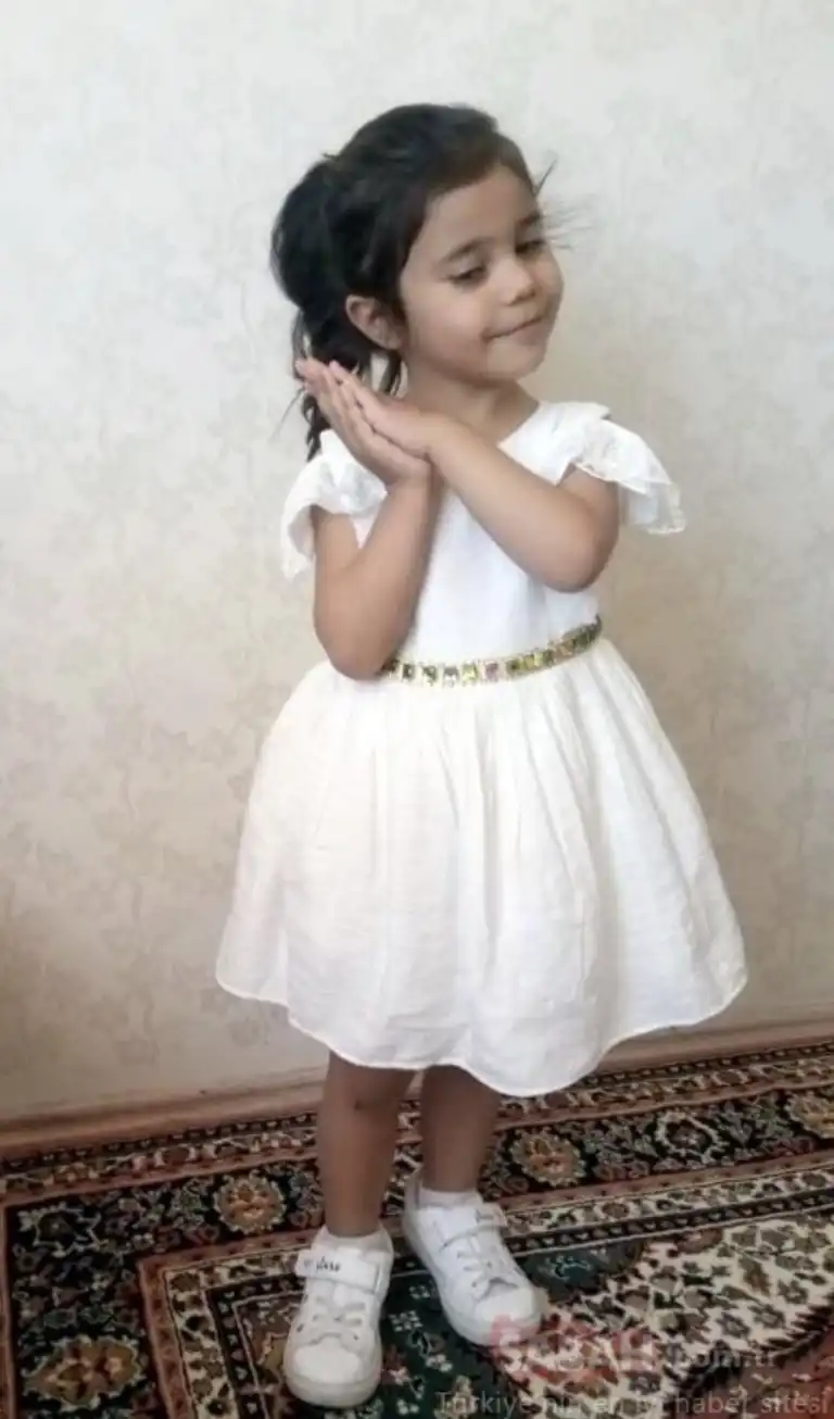 الطفلة آسيا