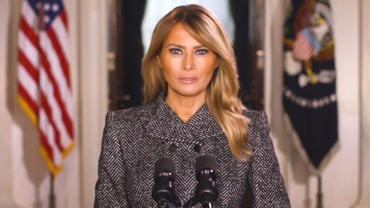 لم تذكر زوجها سوى بشكل عابر.. ماذا قالت ميلانيا ترامب في كلمة الوداع؟