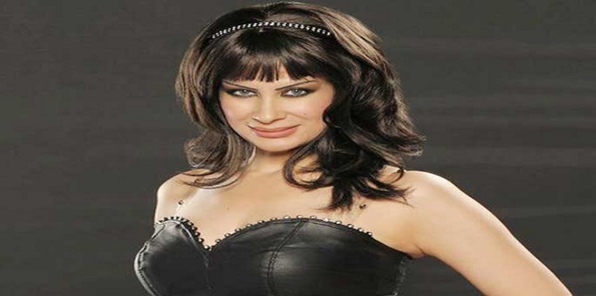 ليلى سمّور تكشف سرّ رشاقتها واختيار أزيائها (فيديو إرم)