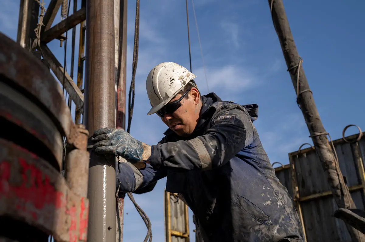 النفط يرتفع بعد تعطل صادرات قازاخستان وروسيا بسبب عاصفة