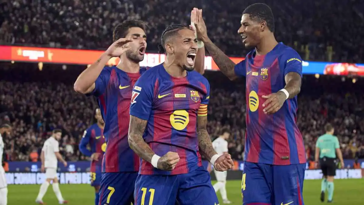 هل يفكر رافينيا في الرحيل عن نادي برشلونة؟