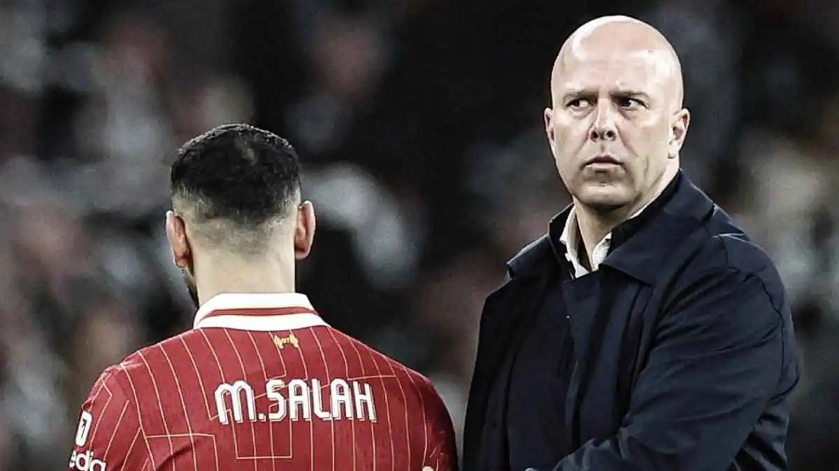 أول رد فعل من سلوت بعد تصريحات محمد صلاح الصادمة