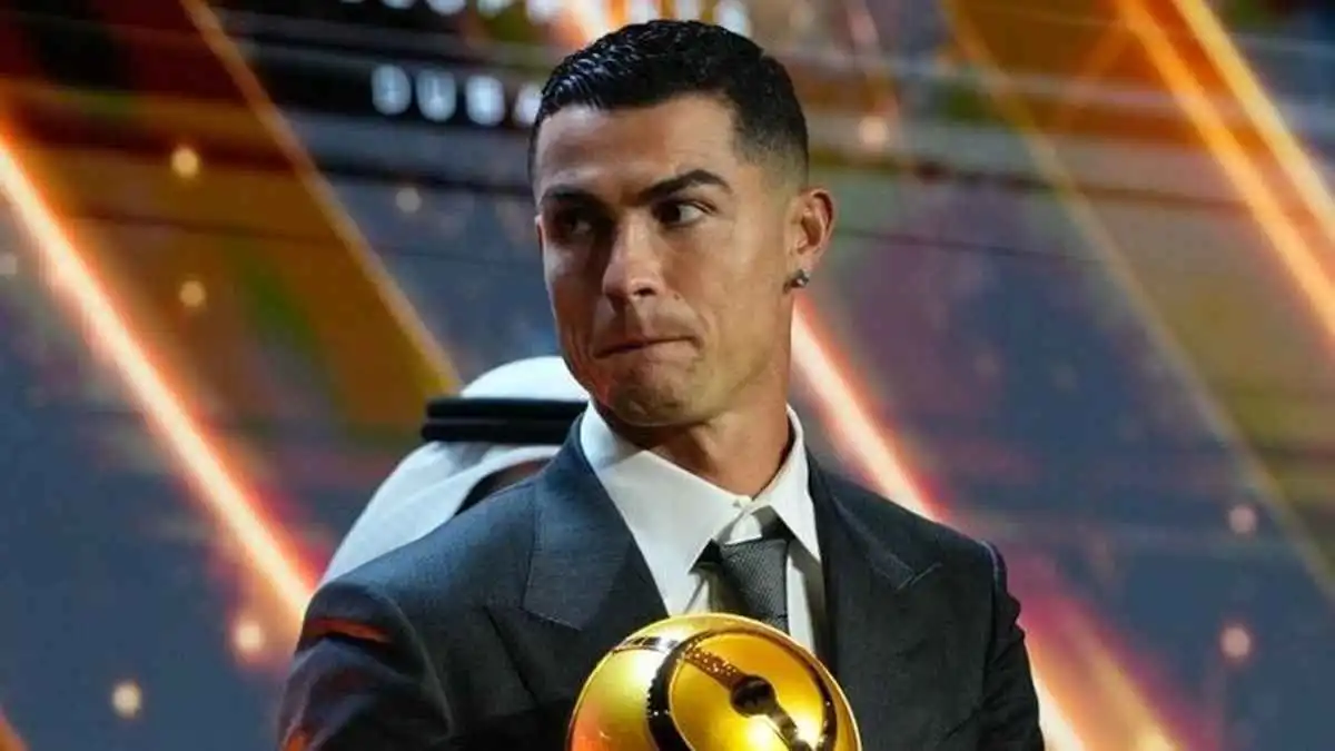بثروة مالية ضخمة.. رونالدو يتصدر قائمة لاعبي كرة القدم "الأغنى"