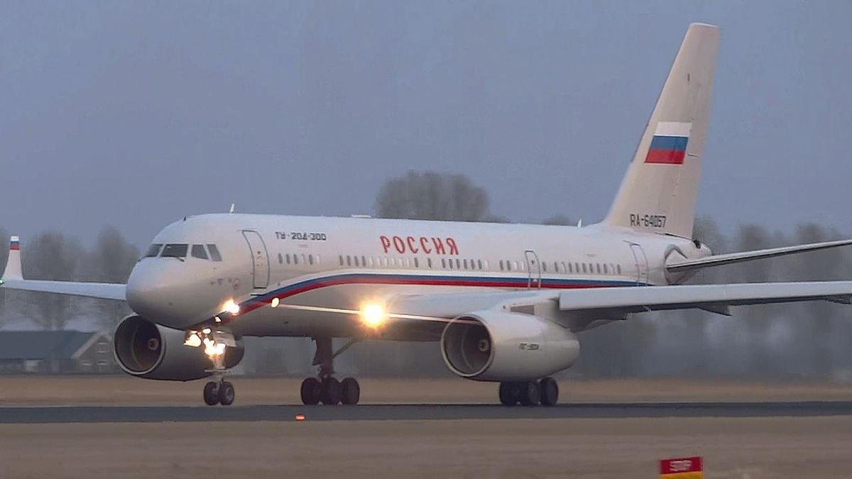 شاهد بالفيديو.. لحظة القبض على مختطف الطائرة الروسية