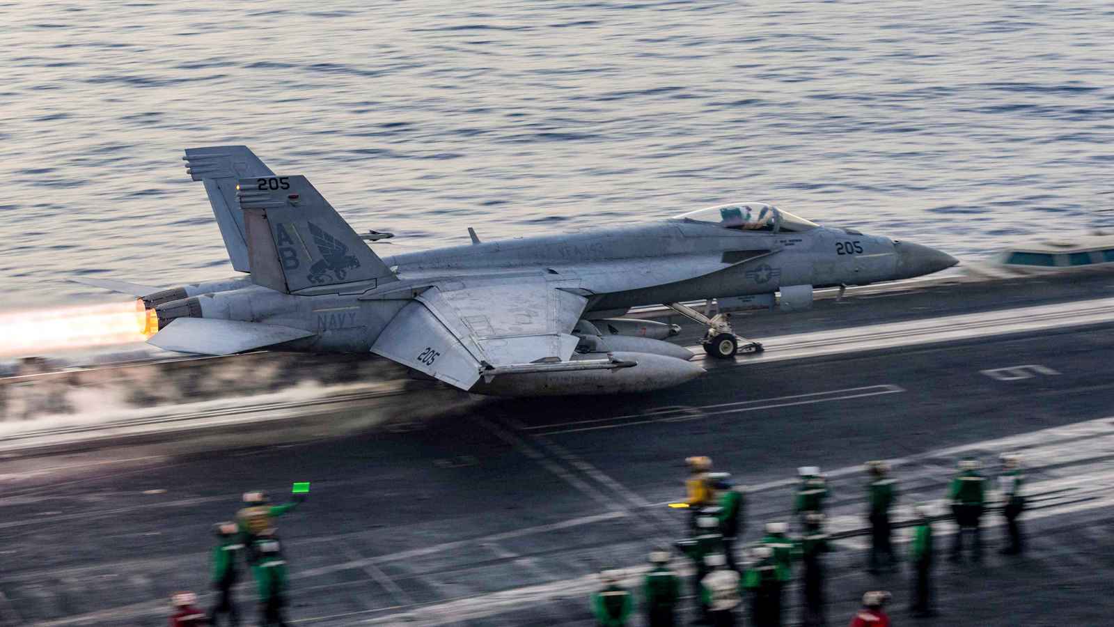 قائد "ترومان" يوجه رسالة مصورة لميليشيا الحوثي (فيديو)