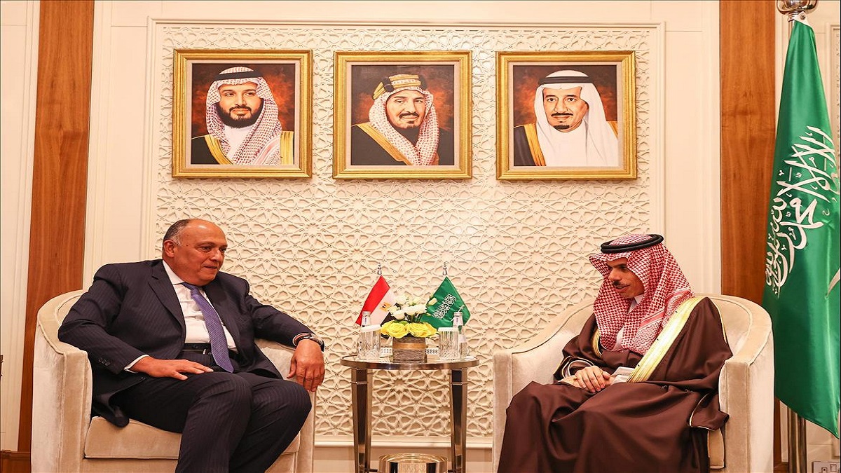 وزير الخارجية السعودي يصل القاهرة لبحث تحديات المنطقة