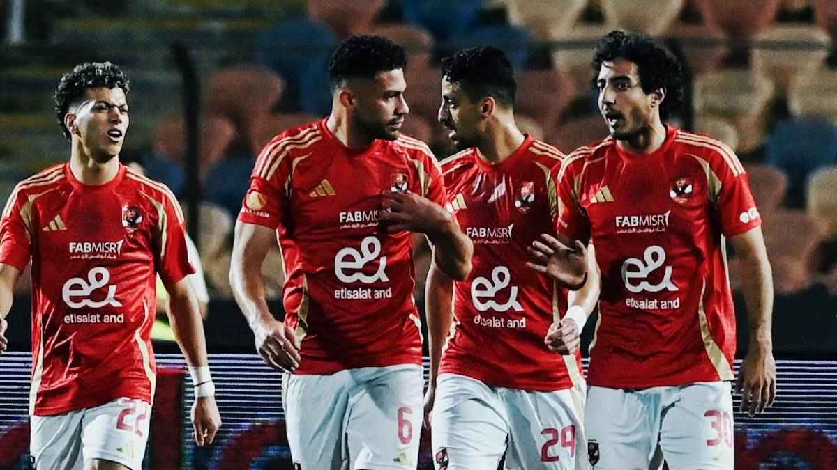 صفقة خرافية.. محترف مصري في أوروبا يوافق على اللعب للأهلي