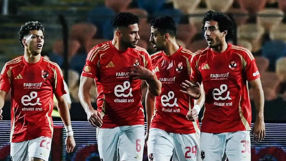 صفقة خرافية.. محترف مصري في أوروبا يوافق على اللعب للأهلي