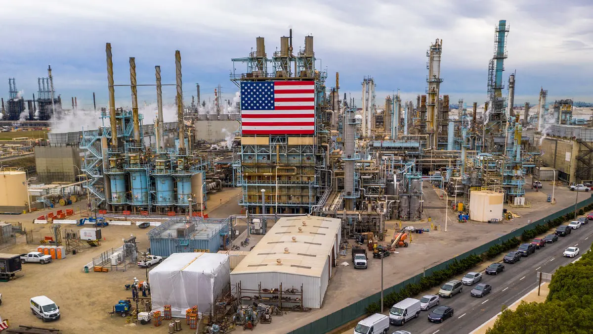 تخفيف قيود كورونا في شنغهاي الصينية يرفع سعر النفط 2%